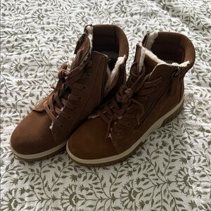 Woman’s White Mountain Brown Boots